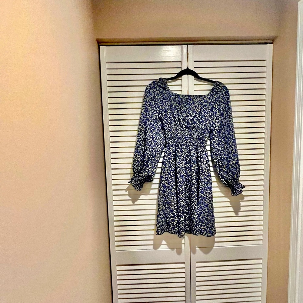 Spring time dress.  Medium. - Picture 2 of 2